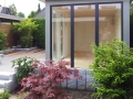 Transparent Gartensauna mit viel Glas