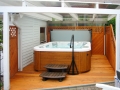 Chairman II von Dimension one Spa unter Ueberdachung