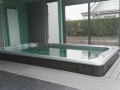 Teileingelassener Swimspa im Wintergarten.