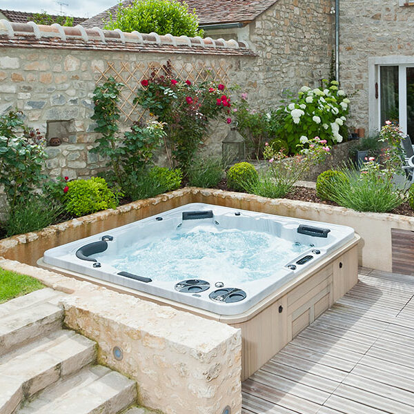 Hydropool Self-Cleaning Hot Tub 700