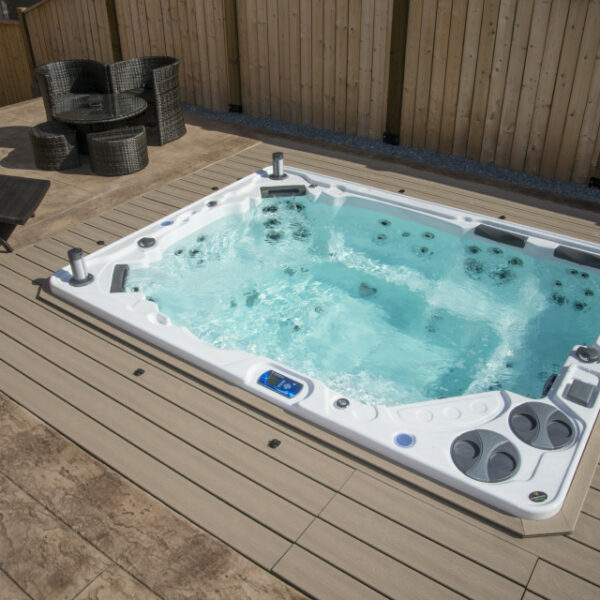 Hydropool Self-Cleaning Hot Tub 1038