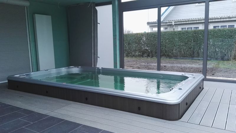 Swimspa mit Revisionsschacht aus WPC Terrassendielen